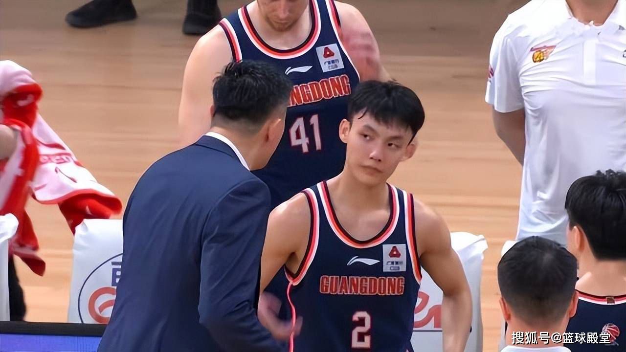 35岁的当达本赛季各项赛事出战14场，打进3球助攻3次。